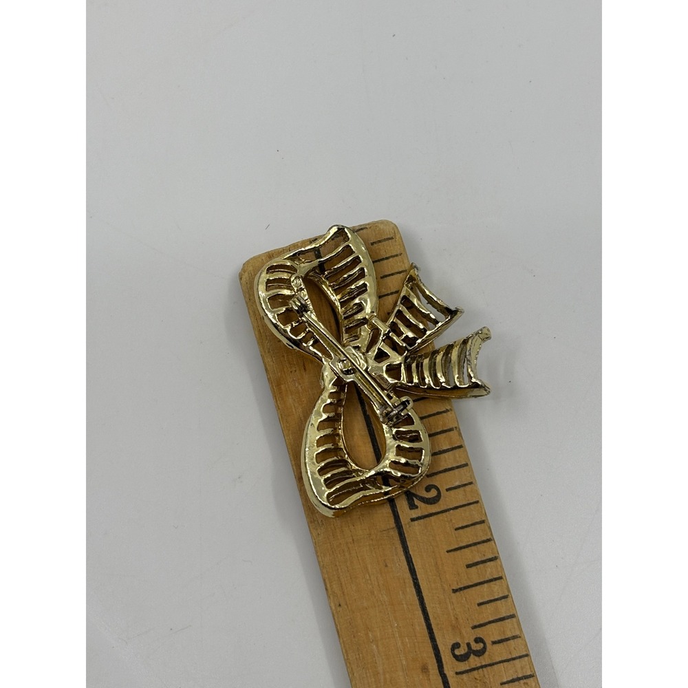 Vintage Gold Tone Bow Brooch Textured Openwork Cage Design Pin Accessory - Picture 8 of 9